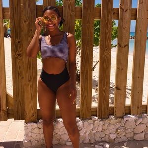 Meet your Posher, Taylar